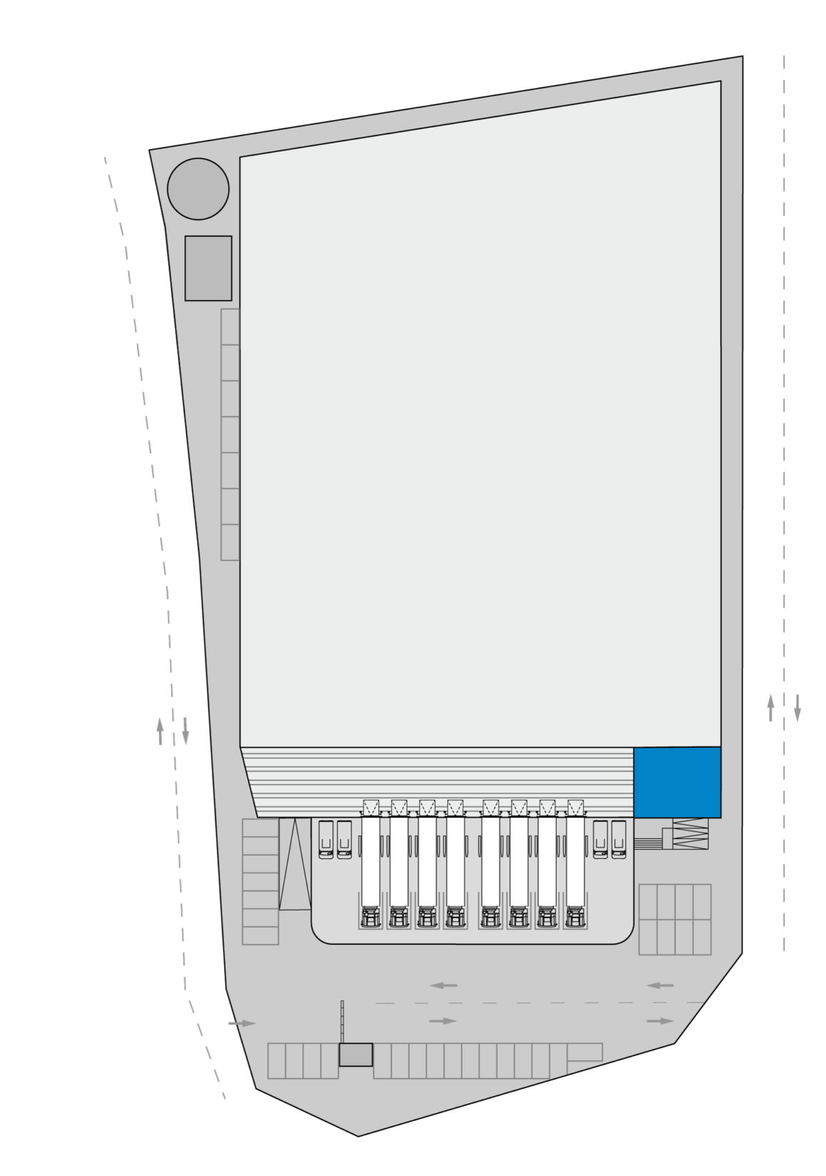 Un diagrama de arriba abajo de un gran almacén rectangular con muelles de carga y camiones en la parte delantera; dos pequeñas áreas están resaltadas en azul en el lado derecho del edificio.