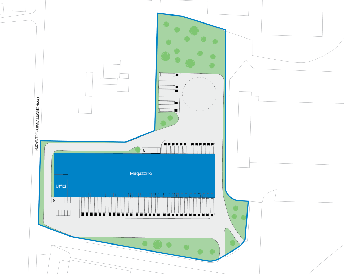 Planimetria del sito che mostra un grande magazzino rettangolare blu etichettato Magazzino con adiacente area uffici Uffici, parcheggi, strade circostanti e un'area verde con alberi.