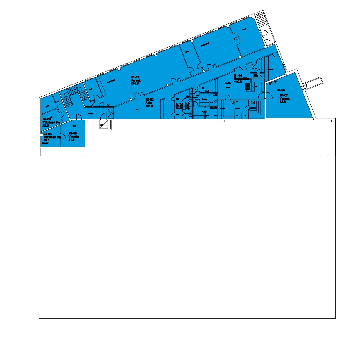 Rakennuksen pohjapiirros, jossa on sinisellä korostetut kohdat, jotka osoittavat tietyt huoneet ja alueet, joista jokainen on merkitty koodeilla ja pinta-alan mitoilla; muut alueet eivät ole tummennettuja.