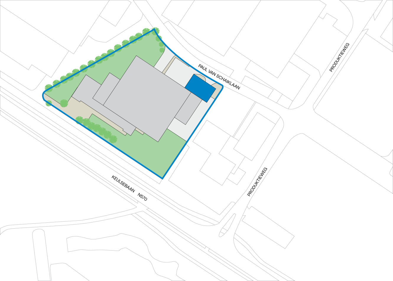 Plattegrond van een gebouwencomplex begrensd door de Paul van Schaiklaan, met groene zones en bomen langs één rand, en aangrenzende straten gelabeld in de omgeving.