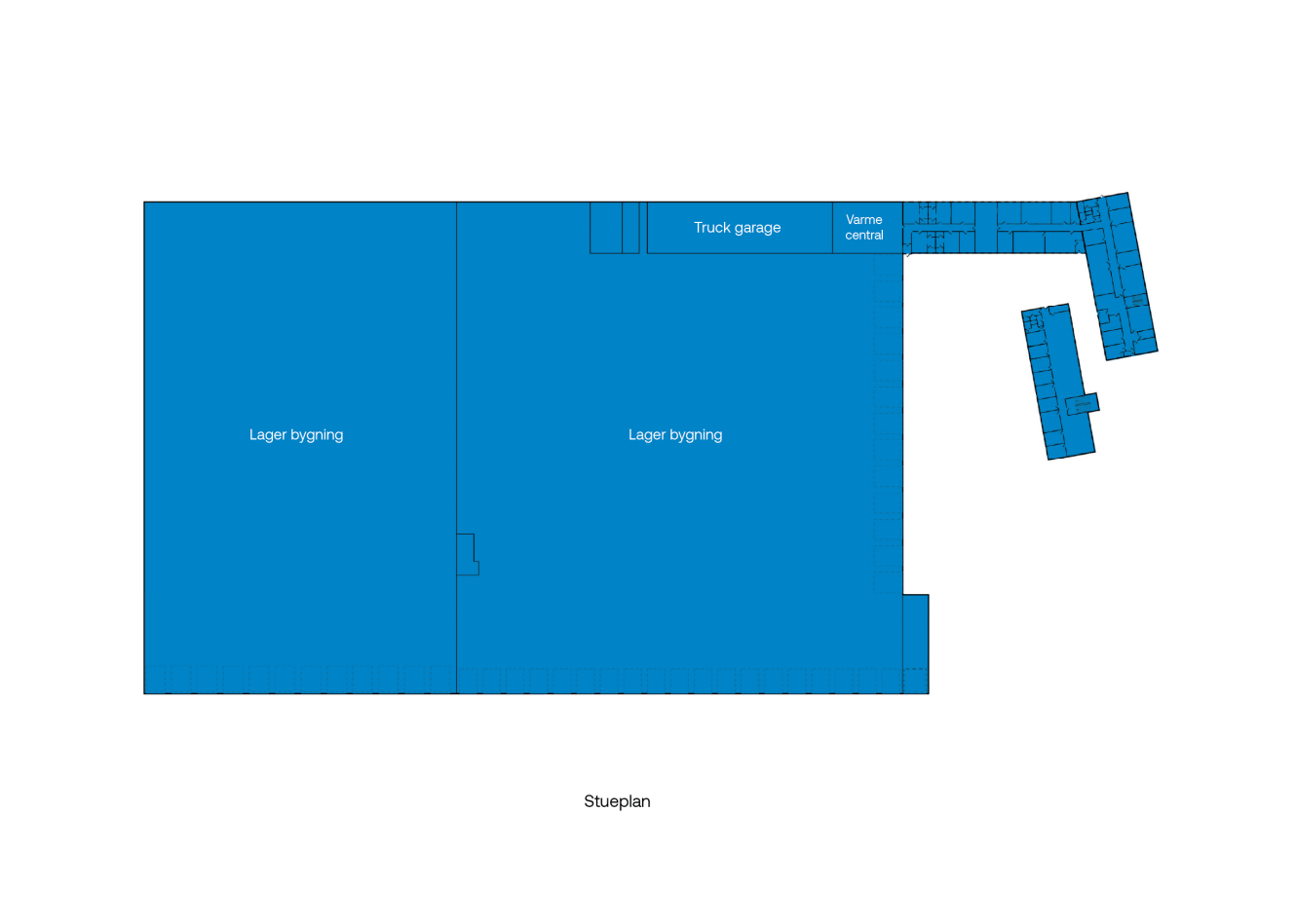 Tegning af en bygningsplan mærket Stueplan, der viser to store lagerafsnit, en lastbilgarage og et mindre afsnit mærket Varme central.