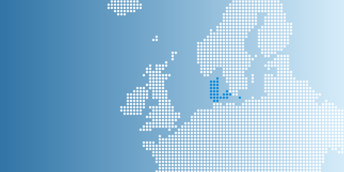 Et stiplet kort fremhæver Nordeuropa, hvor området omkring Danmark, Nordtyskland og Sydsverige er markeret med blåt.