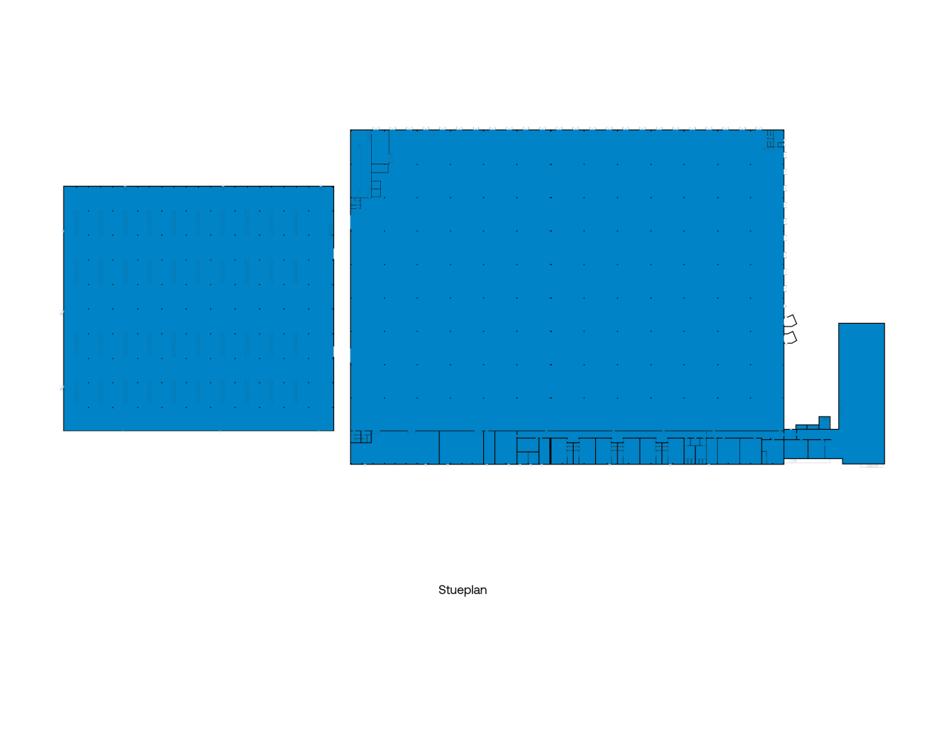 Grundplan i blåtryksstil med to store rektangulære sektioner og et tilhørende mindre område, mærket Stueplan under diagrammet.