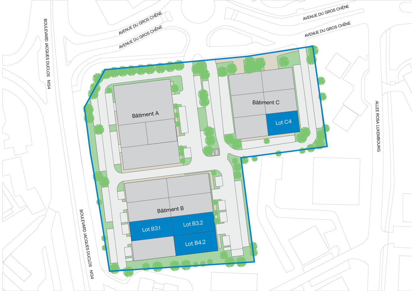 Plan du site avec les bâtiments étiquetés Bâtiment A, B et C ; les lots B31, B32, B42 et C4 sont mis en évidence ; entourés de routes et de verdure.