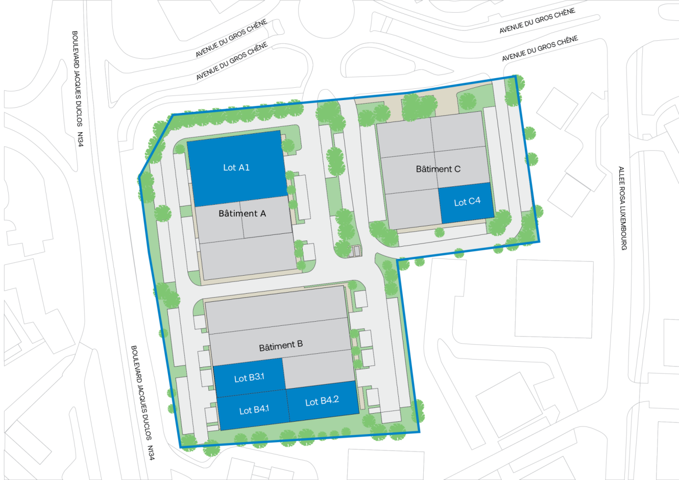 Plan du site présentant les bâtiments désignés par les lettres A, B et C, à proximité des parcelles numérotées A1, B41, B42 et C4, ainsi que les voies de circulation et les espaces verts environnants.
