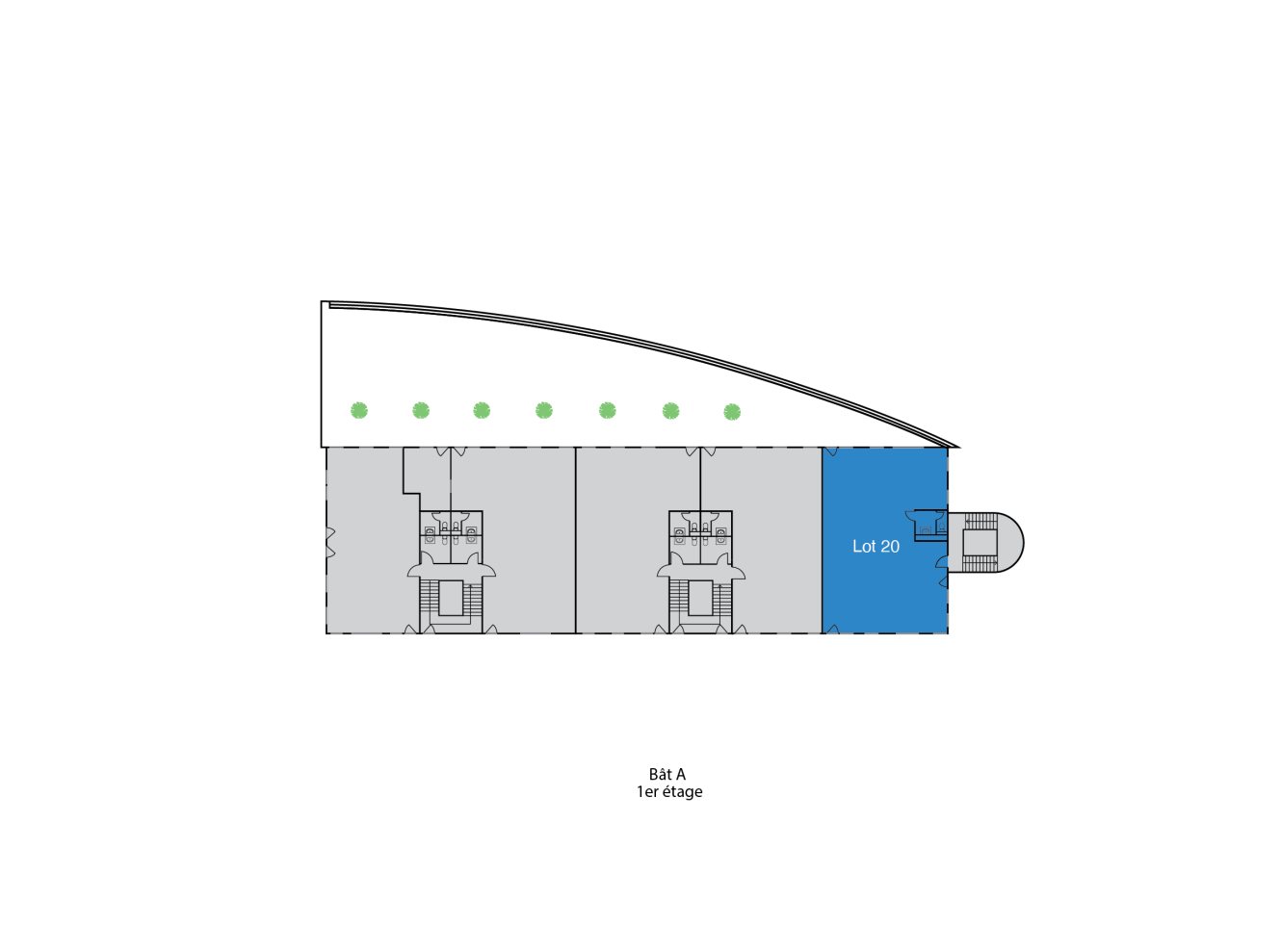 Plan d'étage présentant, sur le côté droit, une section intitulée « Lot 20 » et indiquée en bleu, avec des escaliers et des cercles verts signalant des éléments le long du bord supérieur.