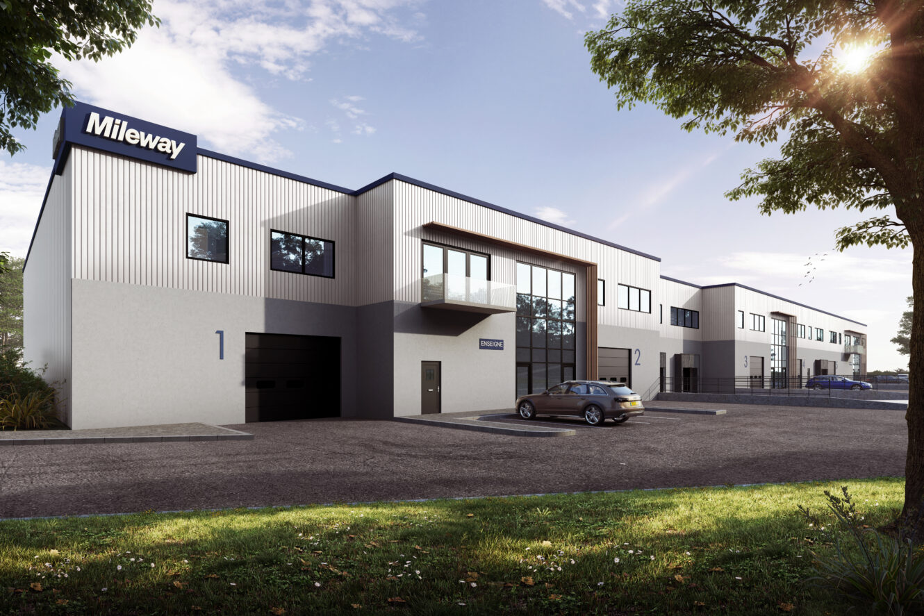 Bâtiment industriel moderne avec enseigne Mileway, comprenant plusieurs unités, de grandes fenêtres, des portes de garage, et une voiture garée devant lors d'une journée ensoleillée.