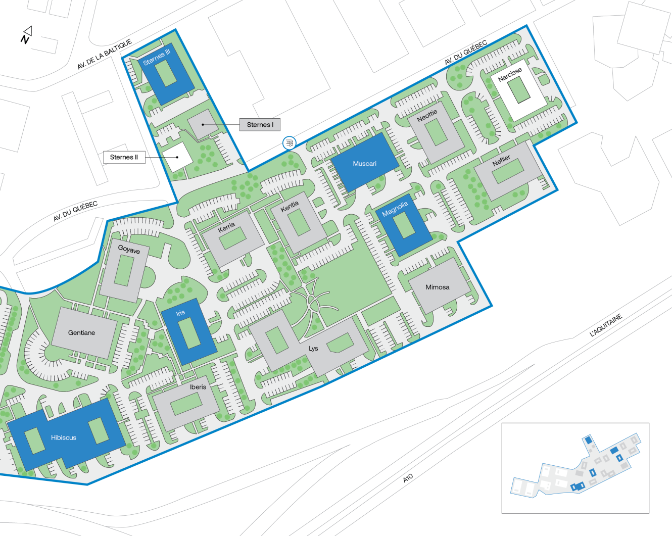 Plan du site montrant les bâtiments résidentiels, les aires de stationnement et les voies d'accès à l'intérieur d'un complexe. Des allées et des espaces verts sont répartis sur l'ensemble de la propriété.