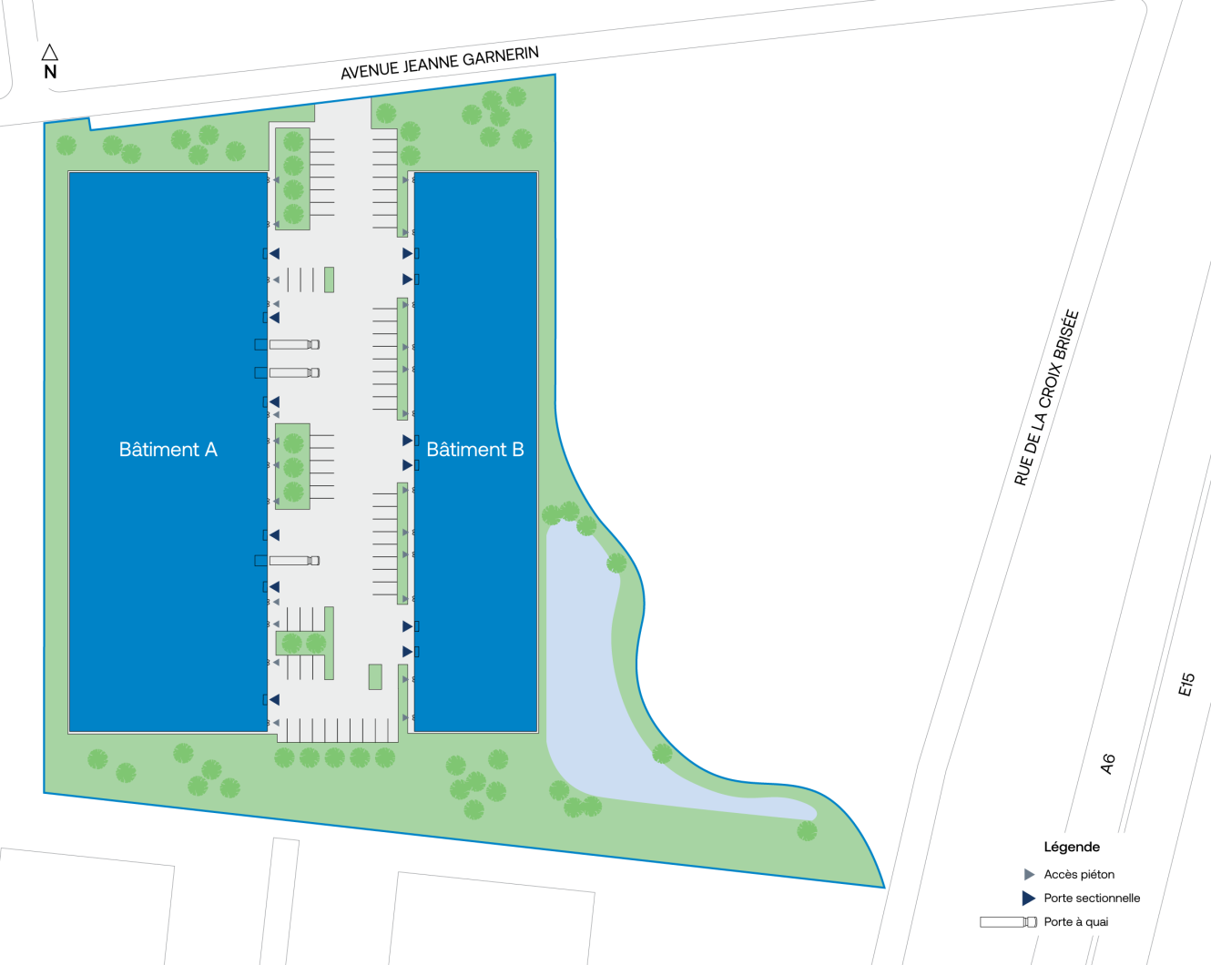 Plan du site montrant deux bâtiments (Bâtiment A et Bâtiment B) avec des parkings entre les deux, des espaces verts, des allées et un étang, bordés par les routes Avenue Jeanne Garnerin et Rue de la Croix Barret.