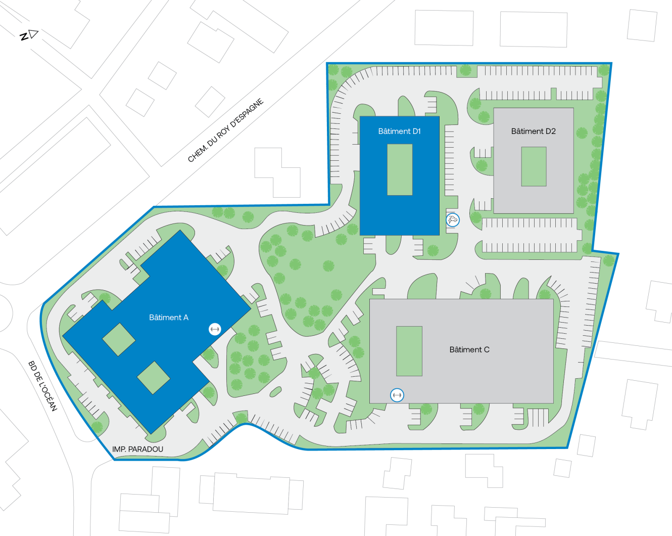 Plan du site représentant quatre bâtiments identifiés (A, C, D1, D2), des parkings, des routes, des espaces verts et les rues avoisinantes. Le nord est indiqué en haut à gauche.