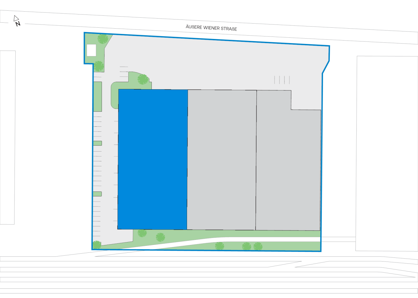 Lageplan, der ein großes, rechteckiges Gebäude zeigt, das in Abschnitte unterteilt ist, wobei ein Bereich blau hervorgehoben ist, sowie Parkplätze, Grünflächen und einen Eingang von der Auerbe-Weder-Straße am oberen Rand.