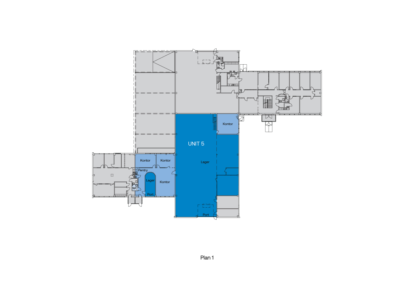 Planritning som markerar Unit 5 i blått, vilket inkluderar märkta sektioner för kontor, förråd och andra rum. Resten av byggnaden visas i grått.