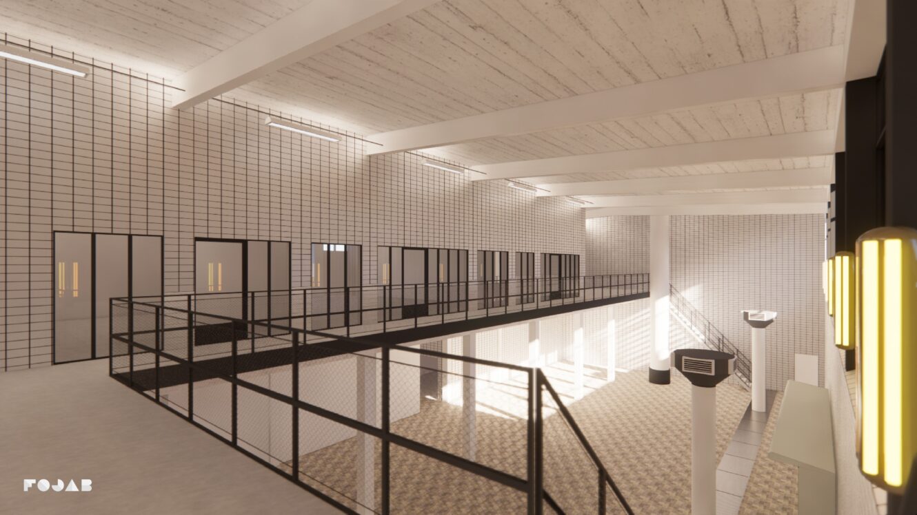 En modern interiör i industriell stil med rutmönstrade väggar, en metallgång med räcken och dörrar med vertikala fönsterslitsar på övre plan.