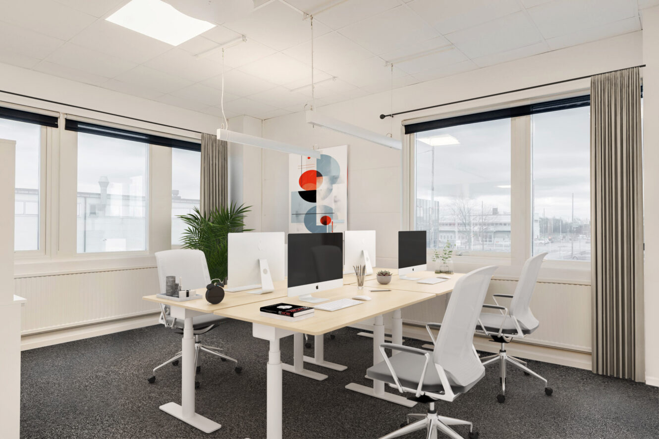 Ett modernt kontor med fyra vita skrivbord, ergonomiska stolar, stationära datorer, stora fönster och minimalistisk inredning, bland annat en växt och abstrakt väggkonst.