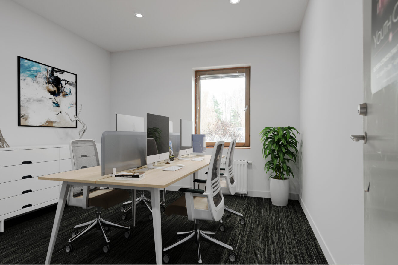 Ett modernt kontor med fyra stolar runt ett skrivbord i trä, datorer, en växt vid fönstret, vita väggar och ett inramat abstrakt konstverk.