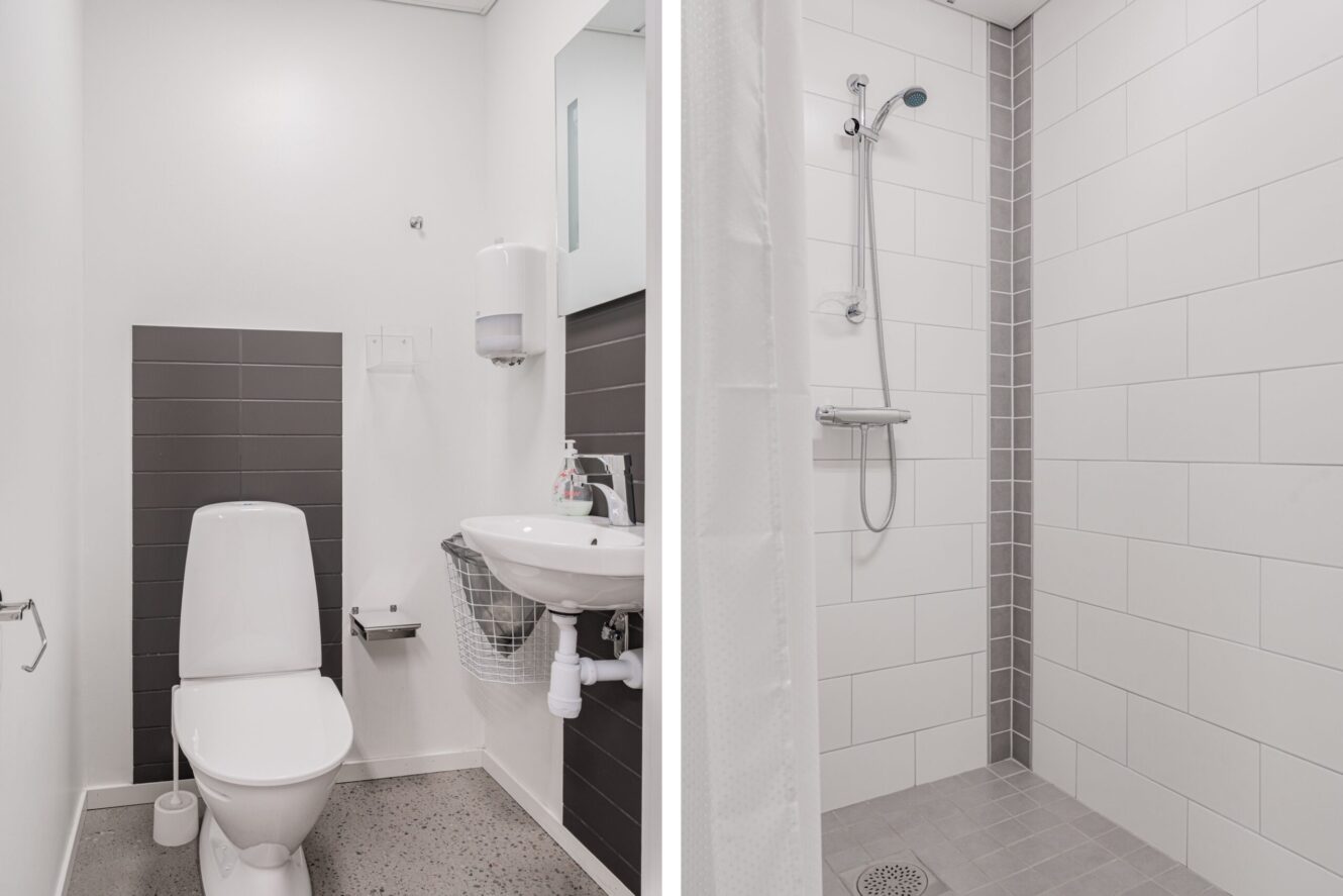 Splitbild som visar ett modernt badrum med toalett och handfat till vänster och en duschkabin med vitt kakel och grått golv till höger.