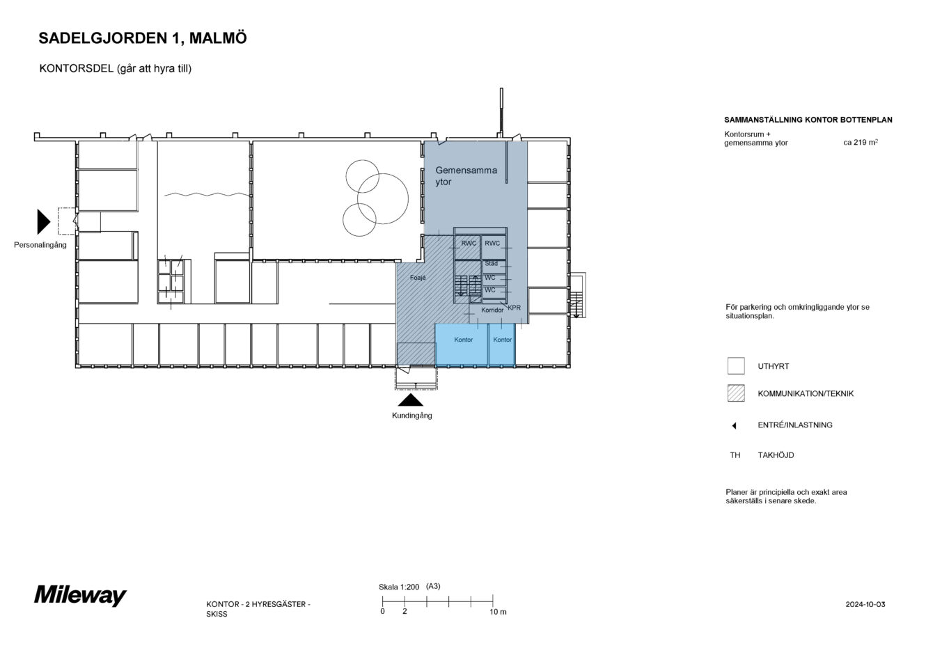 Planritning över en kontorslokal i Sadelgjorden 1, Malmö, som visar gemensamma utrymmen, kontor och entré, med märkta rum och symboler för verktyg och entréer.