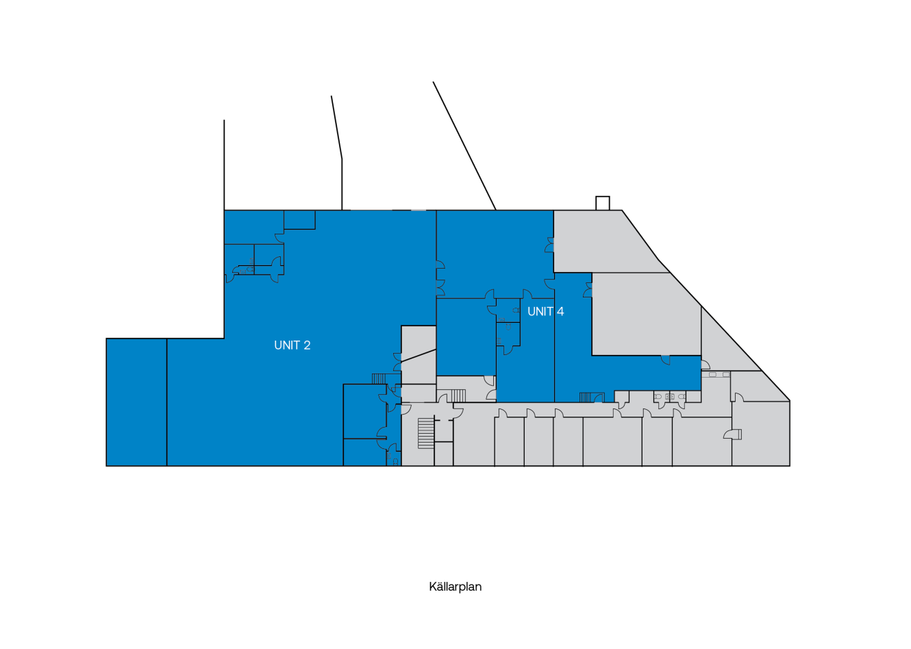 Planritning över ett källarplan med två markerade enheter benämnda UNIT 2 och UNIT 4 i blått, övriga ytor är grå. Svensk text Källarplan finns under diagrammet.