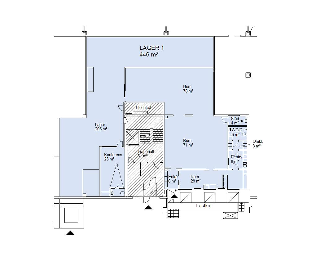 Planritning över ett lager med beteckningen ”Lager 1” som visar angränsande rum, kontor, konferensrum, trapphus, entré och lastkaj, med ytor angivna i kvadratmeter.