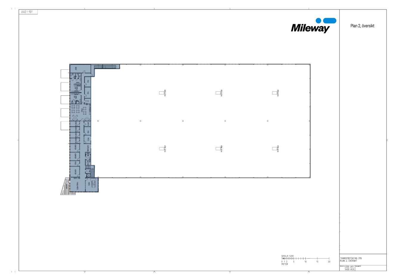 En planritning som visar ett stort öppet utrymme med mindre avdelade rum och faciliteter längs den vänstra sidan; märkt "Mileway" i det övre högra hörnet.