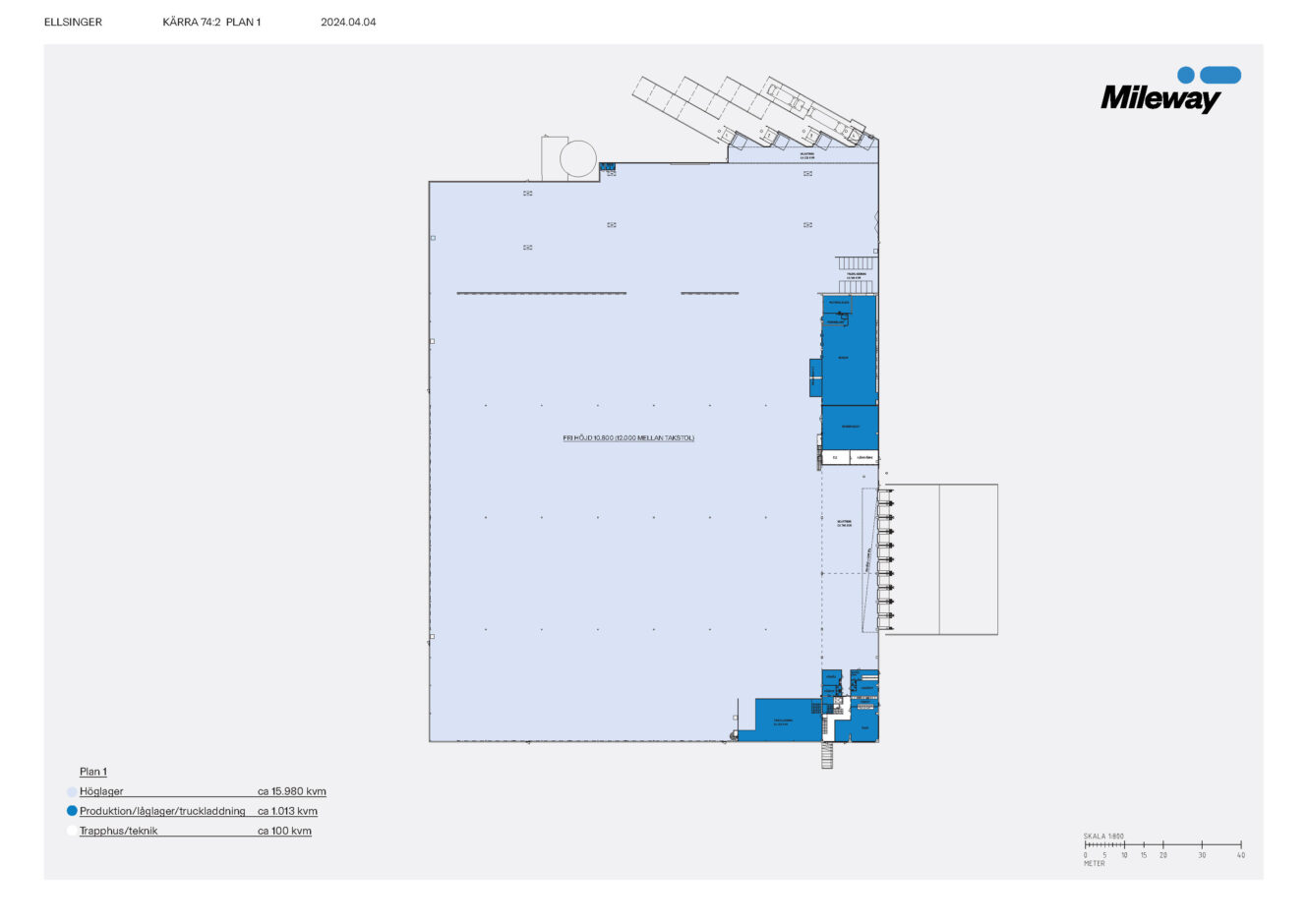 Planritning över en stor lageranläggning med förvaringsutrymmen, kontorsutrymmen, lastkajer och ingångar, markerade i blått och grått med en Mileway-logotyp i övre högra hörnet.